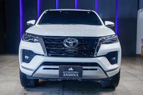Toyota Fortuner Srv 2.4cc Diesel Aut.sec 4x2 2023 569