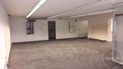 Imagen 13 de 17 de Local Y Oficinas Con Mejoras - En Ciudad Vieja Desarrollado En 3 Plantas