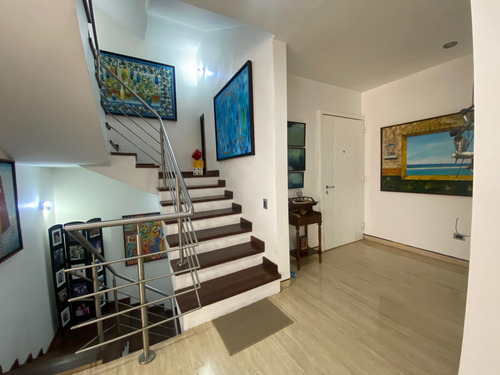 Town House En Venta. Urb. Santa Eduvigis