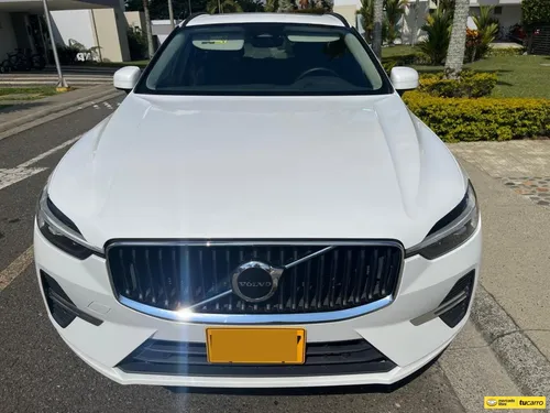 Volvo XC60 B5 MOMENTUM