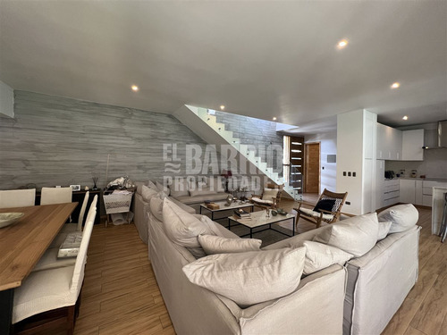 Casa En Venta De 4 Dorm. En Chicureo, La Reserva