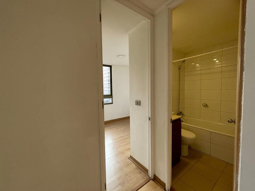 Departamento En Arriendo De 2 Dorm. En Calle Carmen