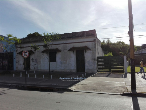 Venta De Casa En Colón Sobre Avda. Garzón.