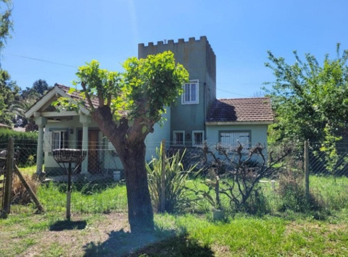 Casa En Venta - 3 Dormitorios 2 Baños - 740mts2 - Exaltación De La Cruz