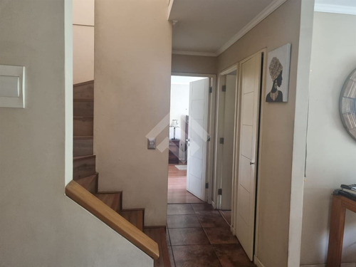 Casa En Venta De 6 Dorm. En Peñalolén