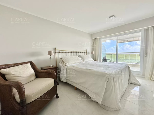 Apartamento En Excelente Torre Frente A Playa Mansa En Parada 5. Vista Plena Al Mar E Isla De Gorriti