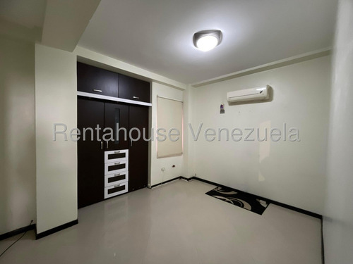 Apartamento En Venta Amplio Y Lujoso Posee Planta Electrica Parcial Pozo De Agua 2 Ptos Estacionamiento San Jacinto 25-10150 Miriam