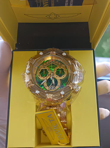 Reloj Invicta Reserve Huracan 39765 para hombre, 53 mm, color de correa dorado y bisel, color de fondo dorado, color verde