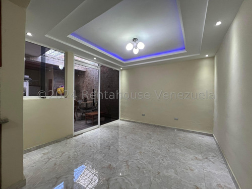 Ecl Espectacular Townhouse En Turmero 24-15517