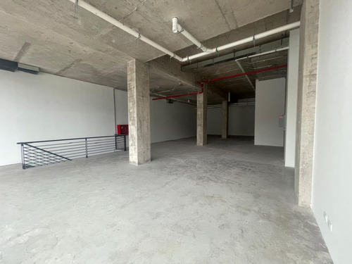 Arriendo Local Comercial 193,72 M2 Nivel Calle Y 119,58 M2