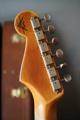Fender Custom Shop Limited 56 Stratocaster Super Heavy Relic Diestro Sunburst Maple (Usado)