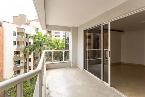 Apartamento En Venta En Laureles. Cod V12354