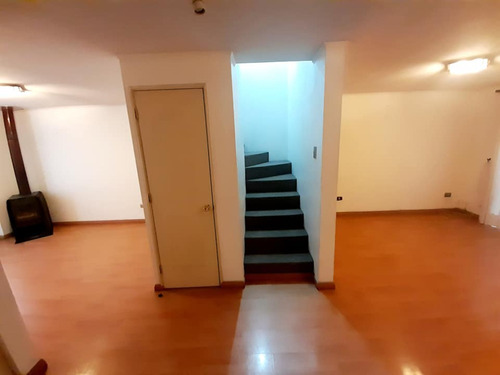 Esplendida Casa Aislada De 3 Pisos En Barrio Residencial...