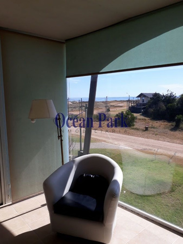 Imagen 7 de 22 de A Pasos Del Mar. Amplia, Piscina - Loto De Cristal