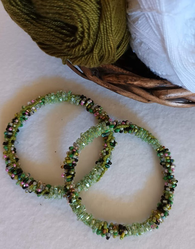 Kit Colar Em Miçangas, Brincos, Duas Pulseiras.