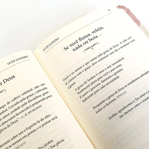 Livro Devocional Dia A Dia Com Corrie Ten Boom | Capa Dura