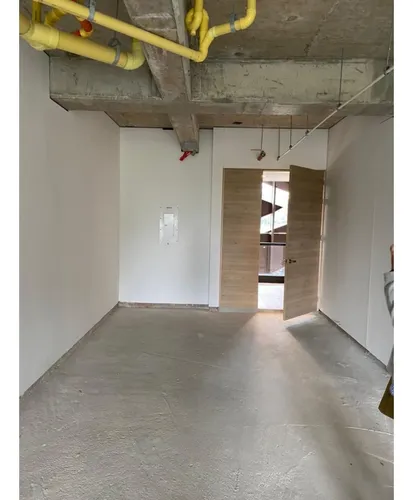 Oficina En Alto De Palmas En Complejo Comercial