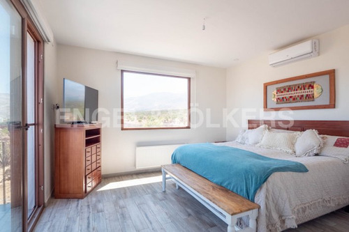Casa Casi Nueva En Condominio De Piedra Roja