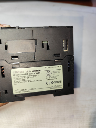 Omron Cp1l-l20dr-a Plc (Usado)