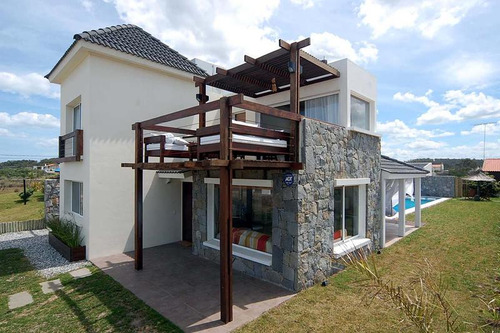 Casa En Alquiler Por Temporada De 3 Dormitorios En Punta Piedras (ref: Bpv-618)