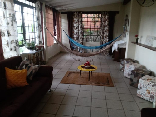 Casa Com 6 Cômodos