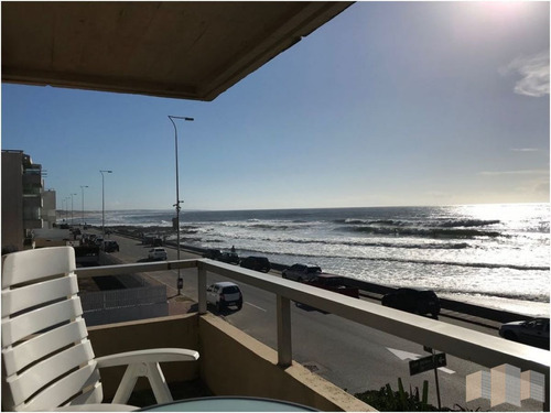 Imagen 7 de 30 de Frente A La Playa
