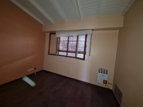 Imagen 24 de 26 de Floresta , Miramar 4200, Casa De 4 Ambientes Para Refaccionar 165 M2 Cub. Fondo Atras