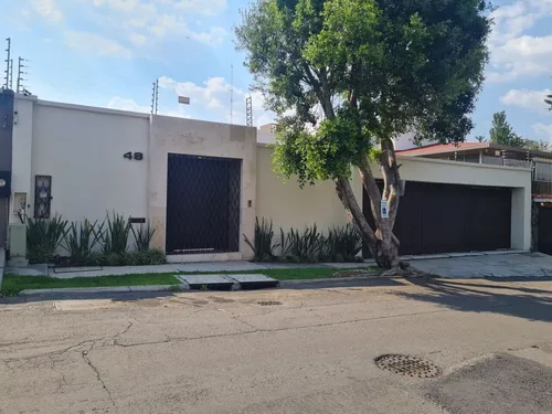 Bosques De Las Lomas. Casa En Renta De Un Solo Nivel