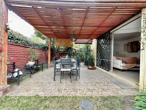 Casa En Venta De 5 Dorm. En Las Condes