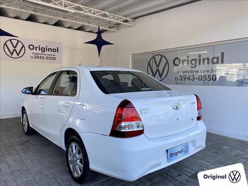 Imagem 3 de 8 de Etios 1.5 X Sedan 16v Flex 4p Manual