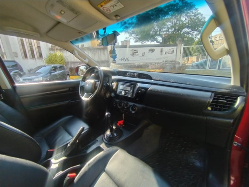 Imagen 11 de 14 de Toyota Hilux 4x4