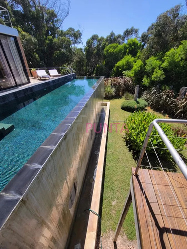 Casa En Venta De 3 Dormitorios En Santa Mónica