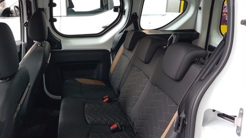 Imagen 8 de 12 de Renault Kangoo Ii Stepway 1.6 Sceii (ra)