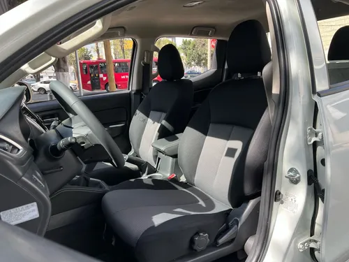 Mitsubishi L200 2.4 Cabina Doble 4x2 Mt