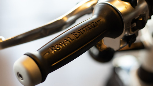 Royal Enfield Super Meteor 650 Astral Black 1° Servicegratis