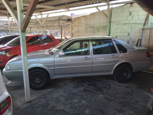Imagem 4 de 10 de Volkswagen Santana 2001 2.0 4p