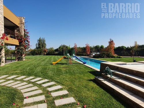 Espectacular Casa Todos Los Dormitorios En Suite, Jacuzzi