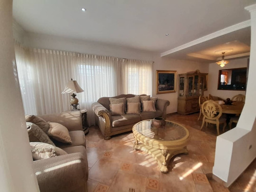 Imagen 2 de 14 de Townhouse En Venta Juanico, Urb. Villas Victoria