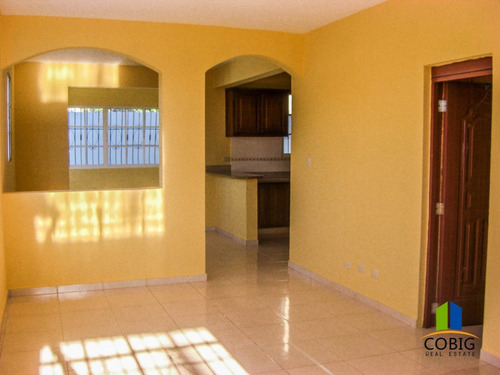 Imagen 8 de 10 de Casa De Dos Niveles En Las Cayenas Santiago Rd