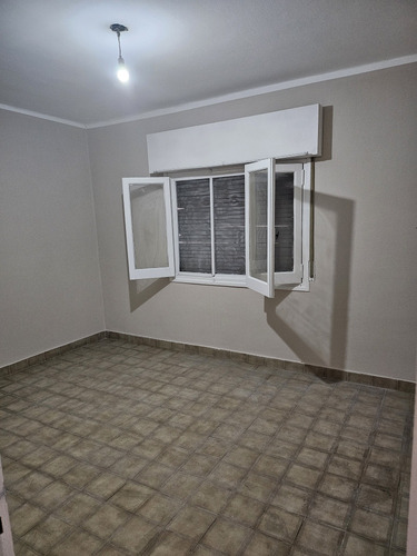 Solo Venta. Casa 4 Ambientes Con Quincho Y Parque