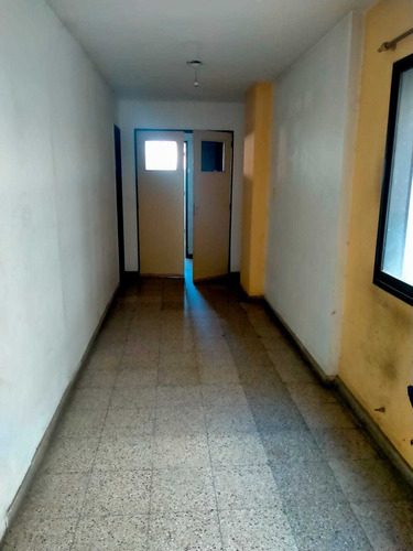 Imagen 16 de 22 de Deposito Oficinas Edificio Alquiler Alberdi