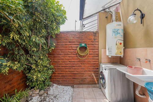 Duplex De 3 Ambientes Con Patio Y Cochera