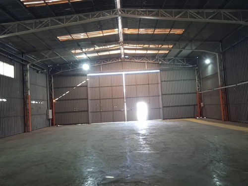 Venta Sitio Con Galpones Y Equipamiento En El Barrio Indust