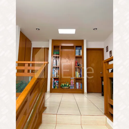 Casa En Venta Con Amplio Jardin En Cumbres Del Lago