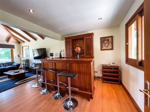 Casa En Venta De 5 Dorm. En Las Condes