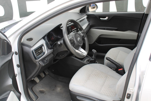 Imagen 9 de 11 de Kia Rio 2018 1.6 Hb Lx Mt