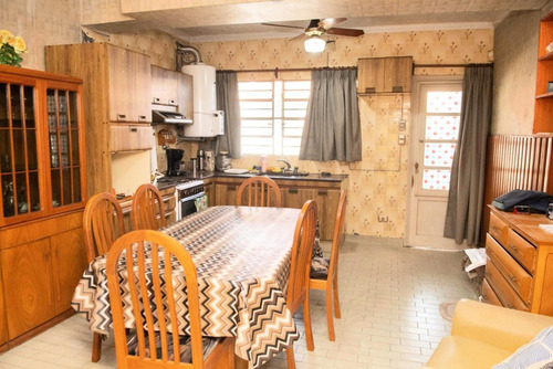 Venta Casa De 2 Dormitorios Apto Crédito En Barrio Sarmiento
