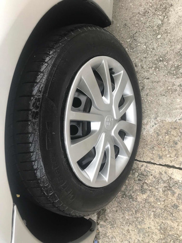 Imagem 10 de 10 de Renault Logan 2013 1.0 16v Expression Hi-flex 4p