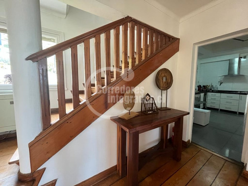 Casa En Venta De 5 Dorm. En Santo Domingo
