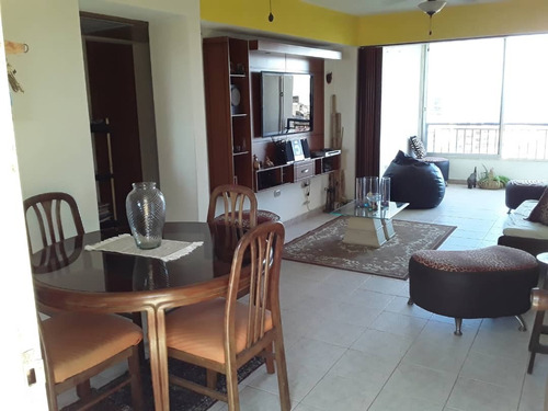 Imagen 3 de 8 de Apartamento Para 5 Huéspedes Caraballeda/ Urb. Tanaguarenas